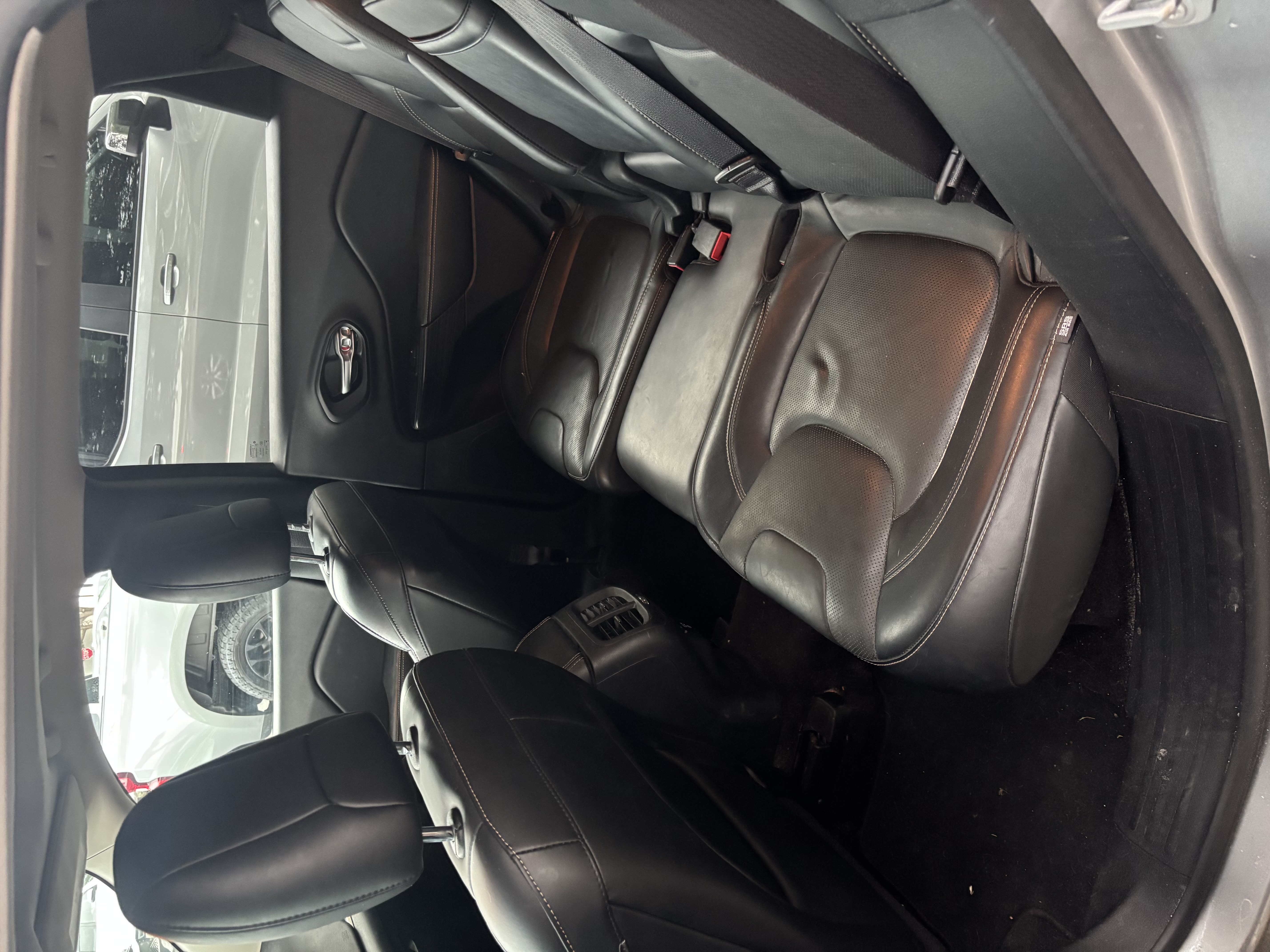 Used 2016 Jeep Cherokee Limited w/ Luxury Group AWD/4WD image 8