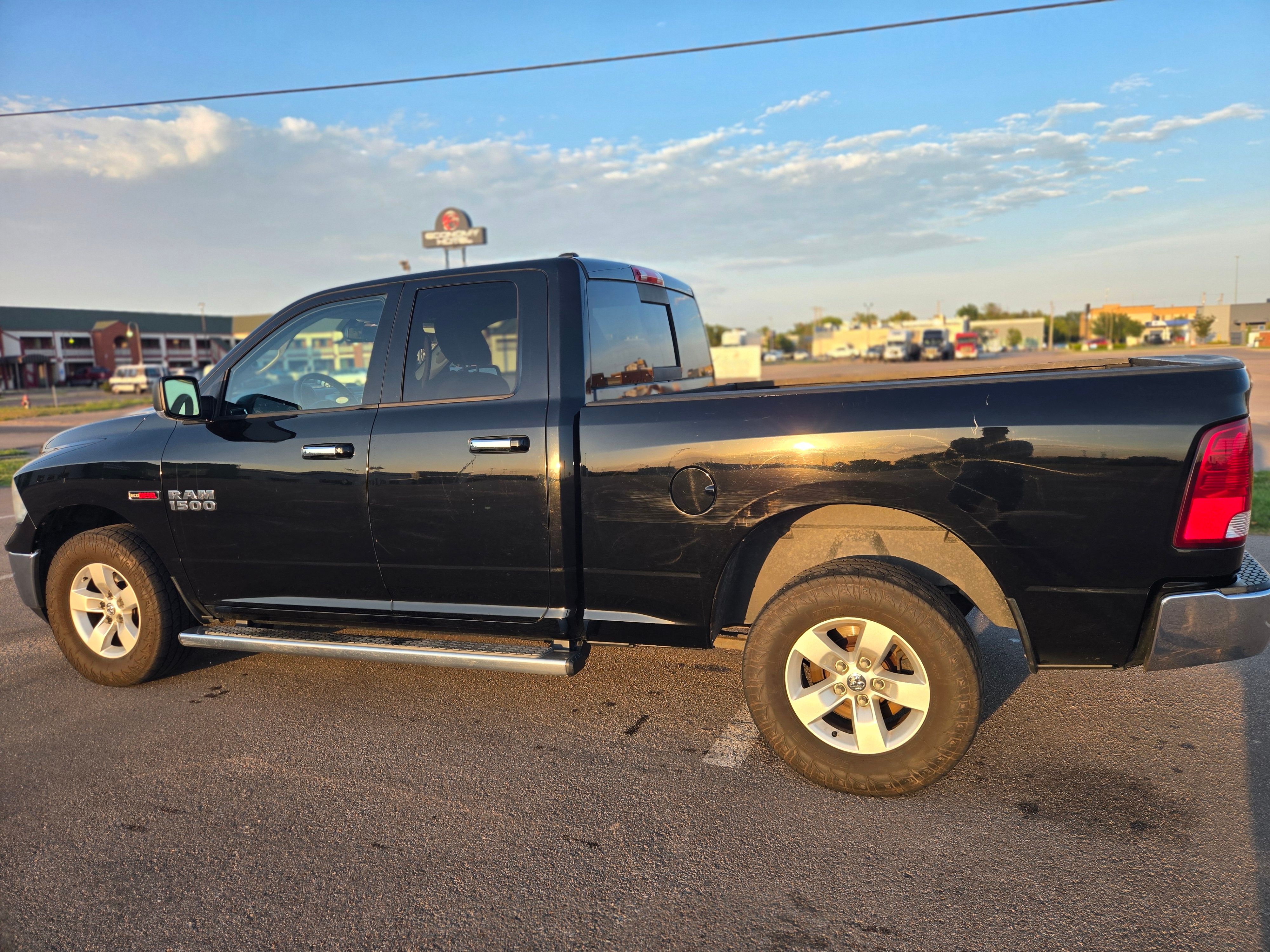 Used 2014 RAM 1500 Classic SLT w/ Luxury Group AWD/4WD image 2