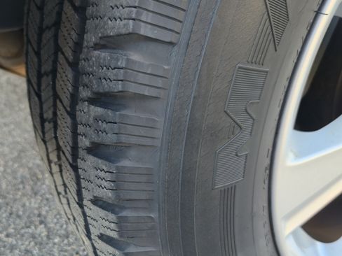 Used 2012 Toyota Highlander SE image 17