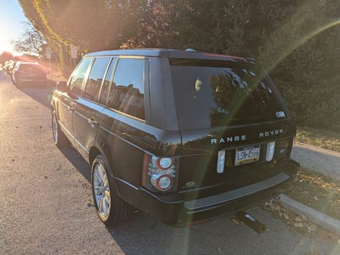 Used 2010 Land Rover Range Rover HSE image 6