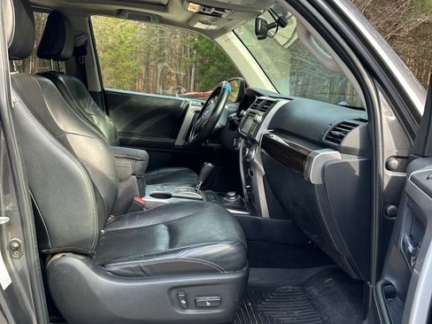 Used 2014 Toyota 4Runner Limited image 8