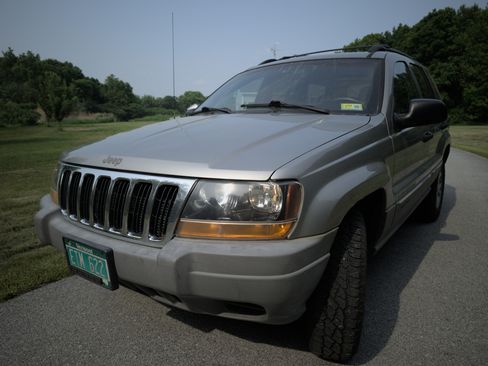 Used 2000 Jeep Grand Cherokee Laredo image 1