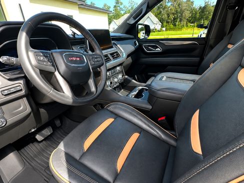 Used 2024 GMC Yukon AT4 w/ AT4 Premium Package AWD/4WD image 14