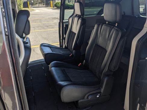 Used 2019 Dodge Grand Caravan SXT image 13