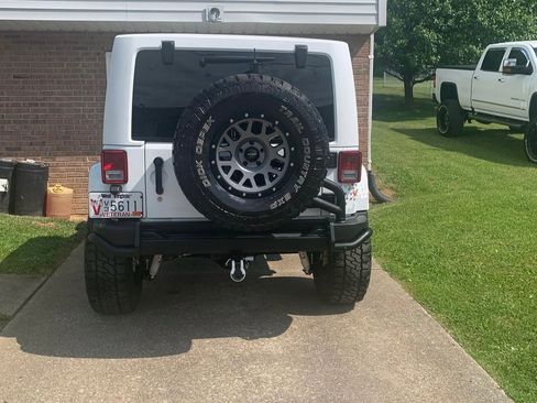 Used 2016 Jeep Wrangler Sahara image 5