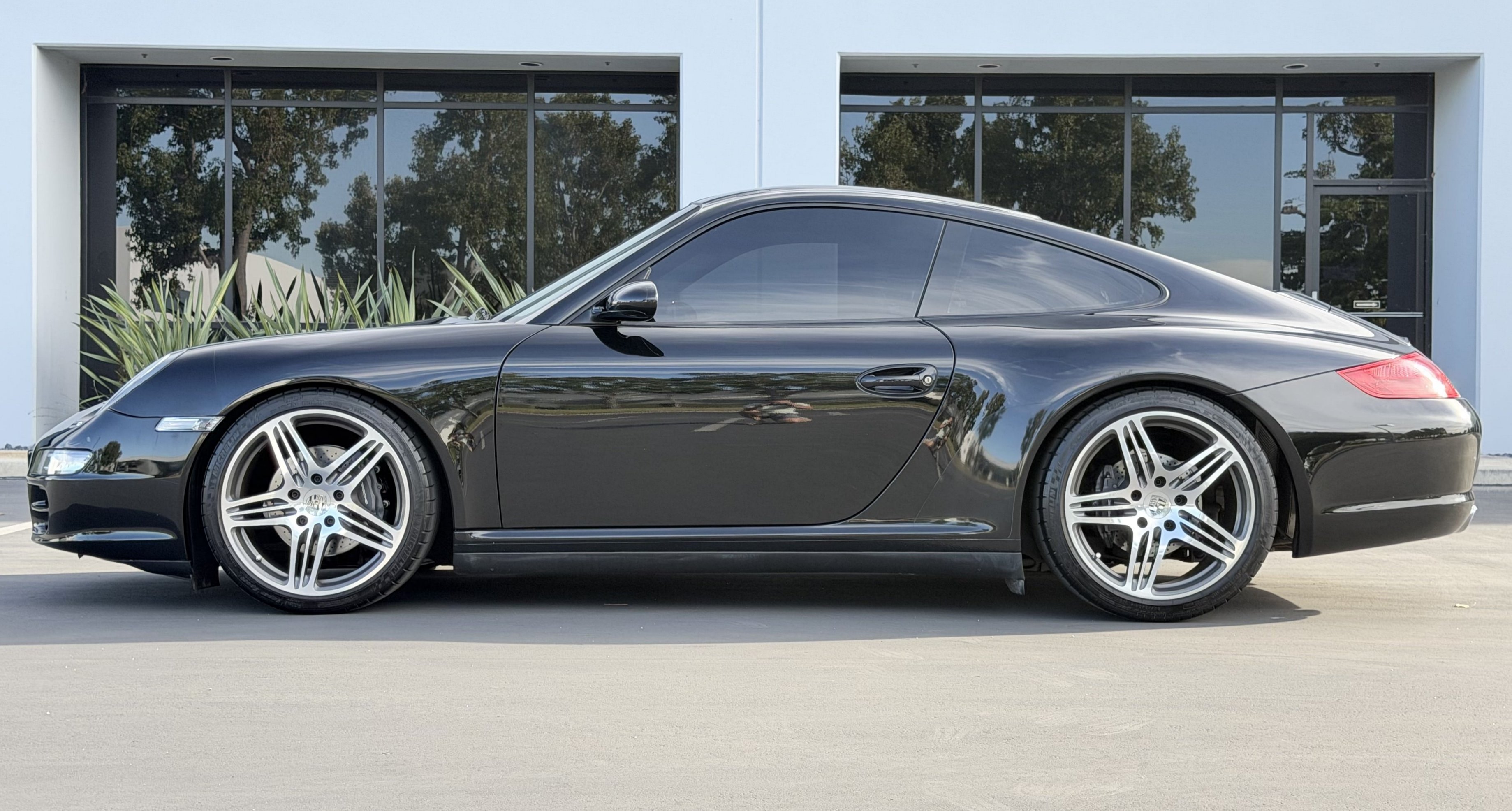 Used 2008 Porsche 911 Carrera 4 AWD/4WD image 1