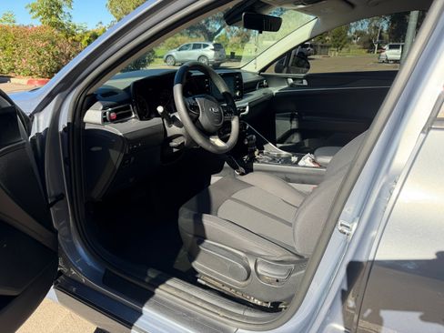 Used 2021 Kia K5 LXS image 11