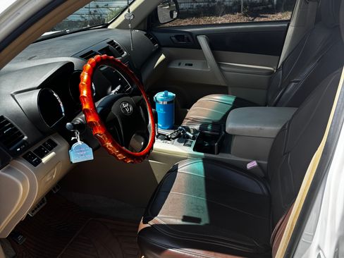 Used 2010 Toyota Highlander 2WD image 11