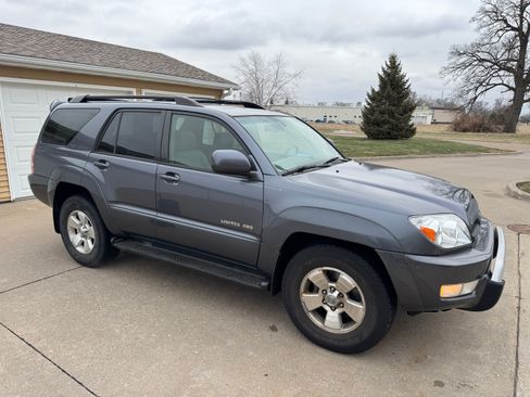 Used 2005 Toyota 4Runner Limited image 2