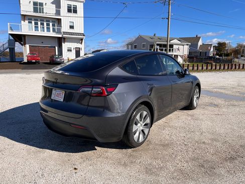 Used 2024 Tesla Model Y Long Range image 6