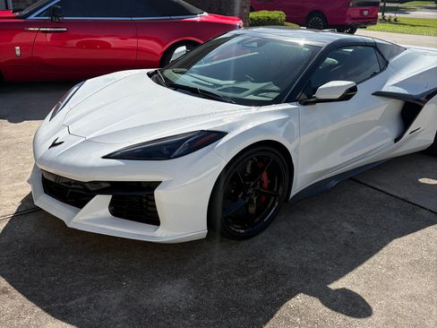 Used 2025 Chevrolet Corvette E-Ray AWD/4WD image 2