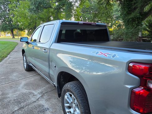 Used 2024 Chevrolet Silverado 1500 LT AWD/4WD image 4
