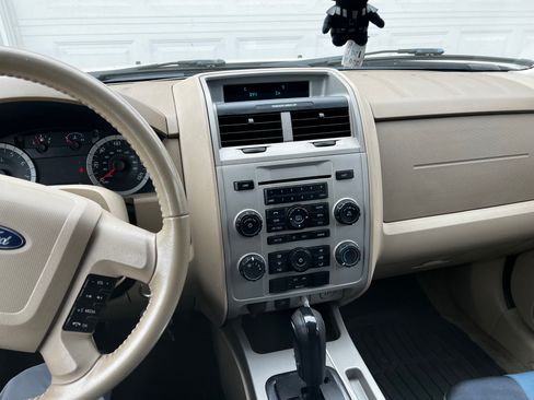 Used 2011 Ford Escape XLT image 4