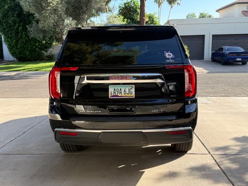 Used 2022 GMC Yukon SLT w/ SLT Luxury Package AWD/4WD image 2