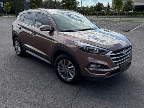 Used 2017 Hyundai Tucson SE Plus AWD/4WD image 4