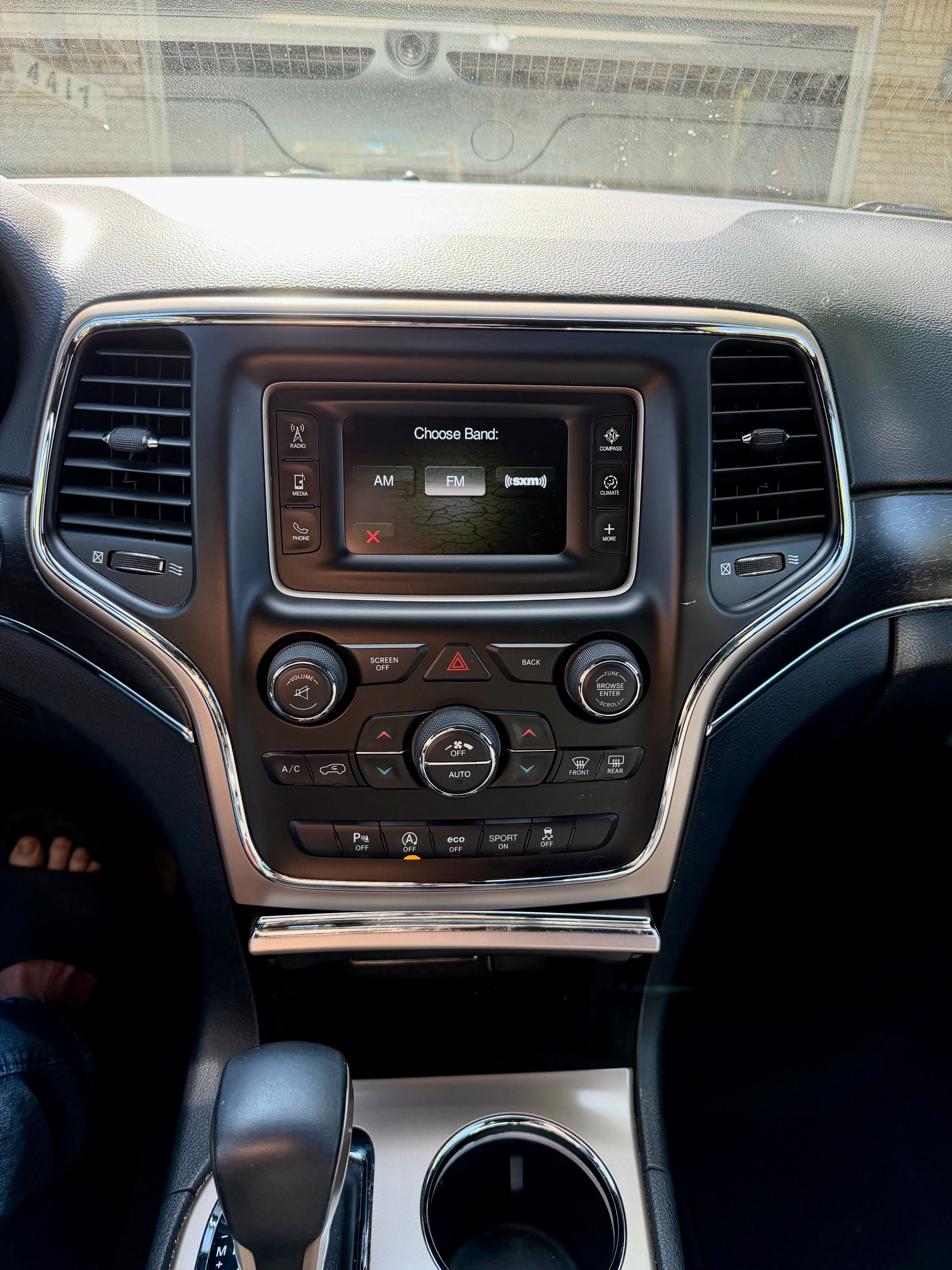 Used 2016 Jeep Grand Cherokee Limited AWD/4WD image 8
