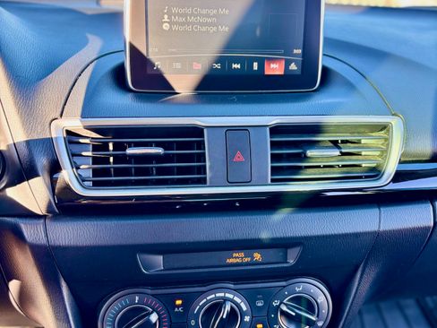 Used 2016 MAZDA MAZDA3 i Sport w/ Preferred Equipment Package image 15