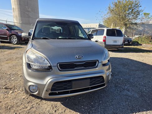 Used 2013 Kia Soul ! image 4