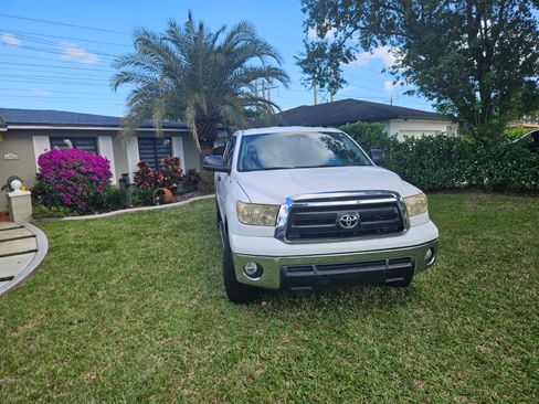 Used 2011 Toyota Tundra 2WD Double Cab w/ Tow Pkg image 1