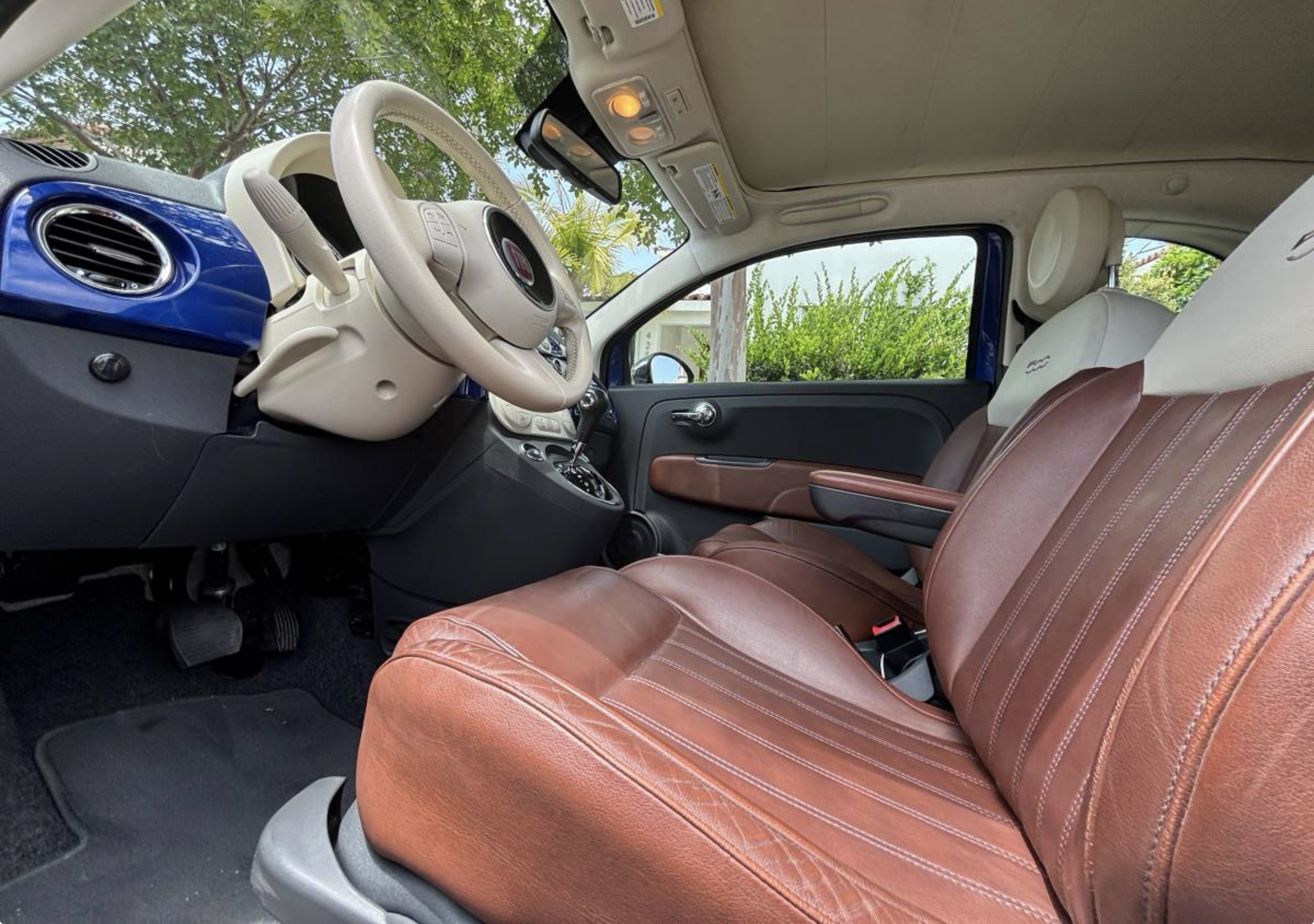 Used 2012 FIAT 500 Lounge w/ Luxury Leather Pkg FWD image 6