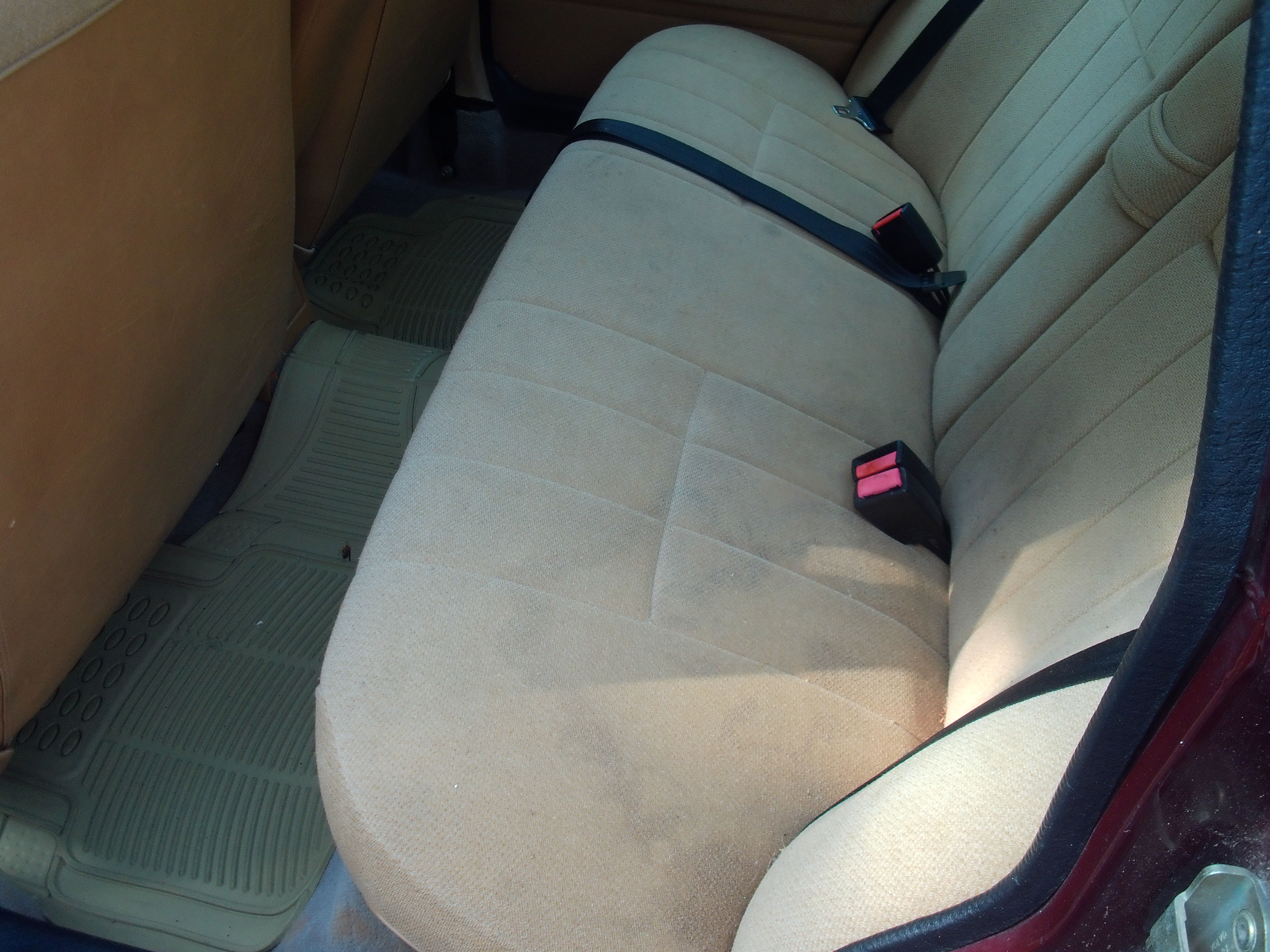 Used 1993 Volvo 240 Sedan RWD image 20