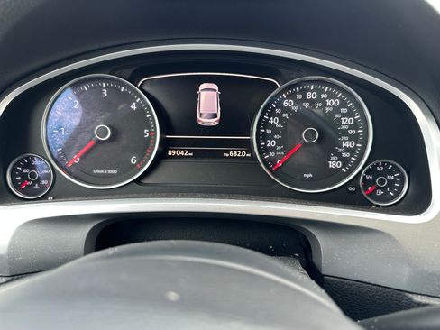 Used 2015 Volkswagen Touareg TDI image 9