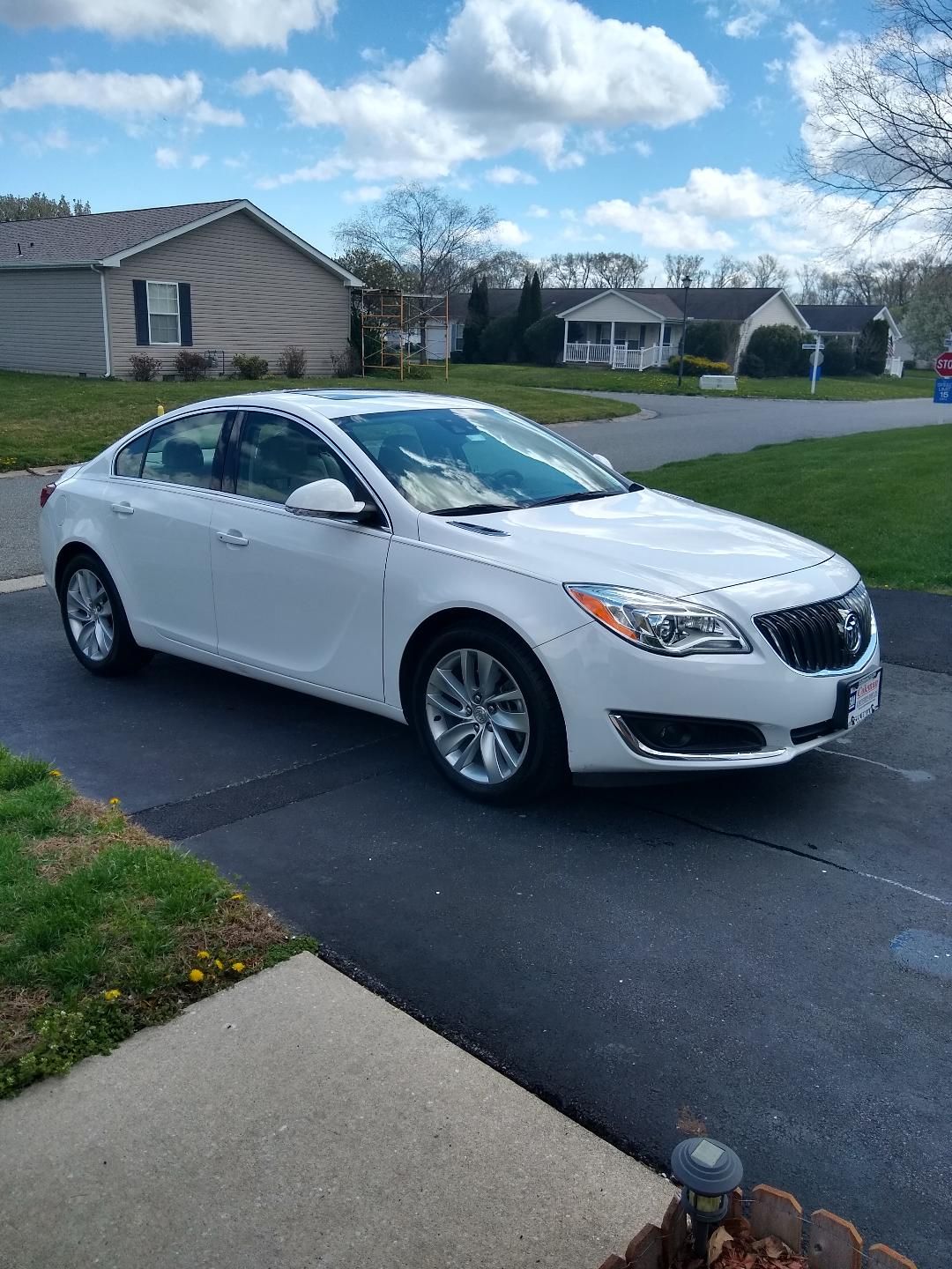Used 2017 Buick Regal Premium w/ Driver Confidence Package #1 FWD image 2