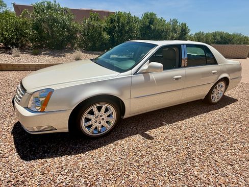 Used 2010 Cadillac DTS Premium w/ Driver Awareness Package FWD image 4