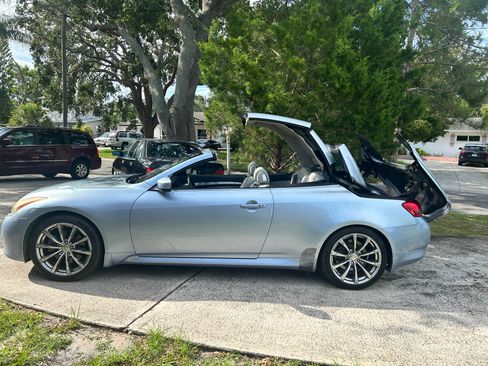 Used 2010 INFINITI G37 Convertible w/ Premium Pkg RWD image 5