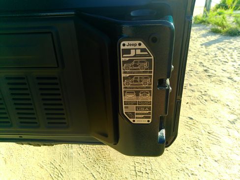 Used 2025 Jeep Wrangler Unlimited Sport AWD/4WD image 12