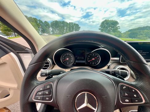 Used 2017 Mercedes-Benz C 300 Sedan image 24