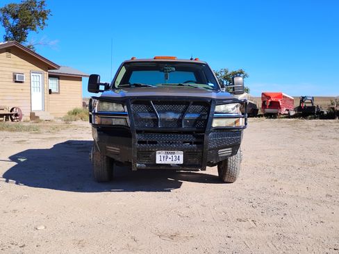 Used 2004 Chevrolet Silverado 3500 4x4 Crew Cab w/ Heavy-Duty Power Package image 4