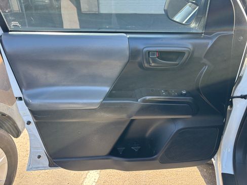 Used 2018 Toyota Tacoma SR image 11