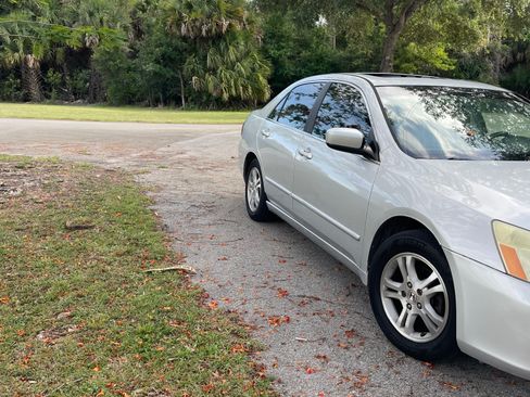 Used 2006 Honda Accord EX-L image 2