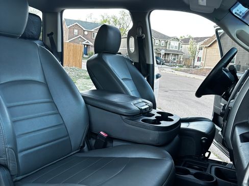 Used 2015 RAM 2500 Tradesman w/ Chrome Appearance Group image 10