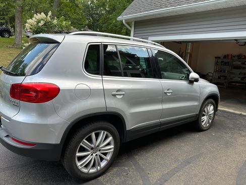 Used 2012 Volkswagen Tiguan S AWD/4WD image 13