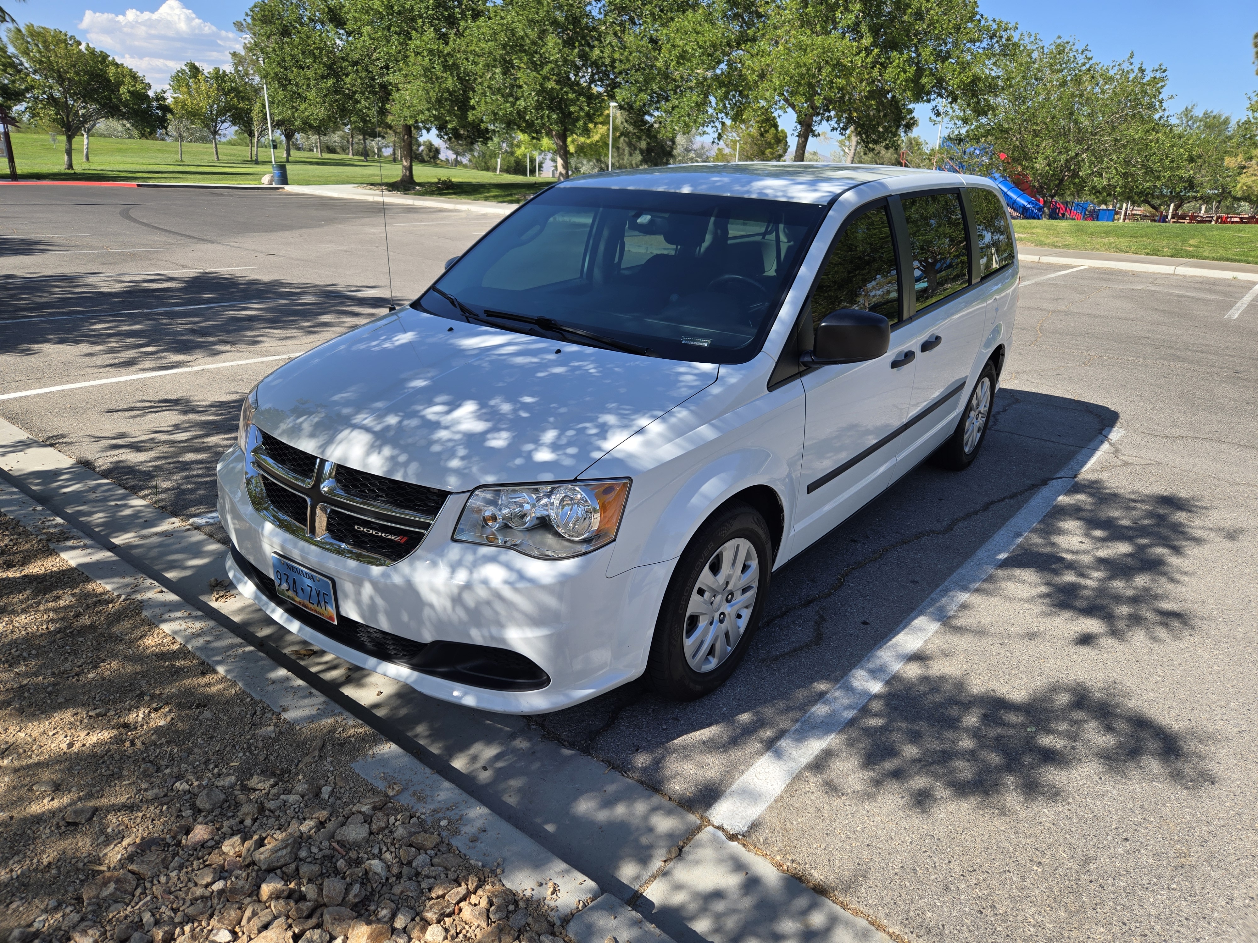 Used 2015 Dodge Grand Caravan American Value Package w/ UConnect Hands-Free Group FWD image 8