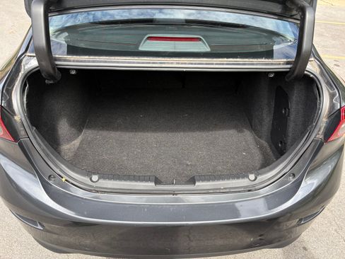 Used 2016 MAZDA MAZDA3 i Sport w/ Preferred Equipment Package FWD image 9