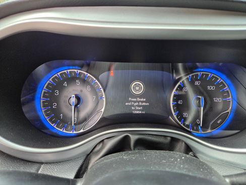 Used 2020 Chrysler Pacifica Touring-L Plus image 14