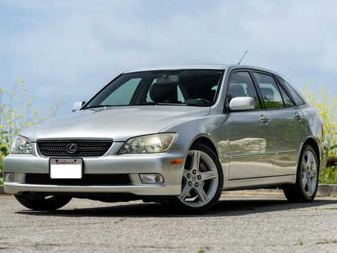 Used 2003 Lexus IS 300 300 SportCross Hatchback 4D image 1