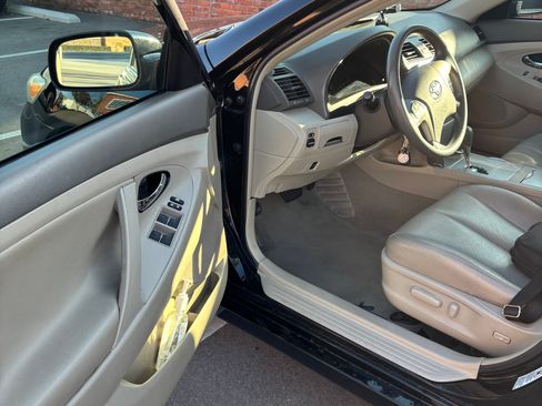 Used 2010 Toyota Camry LE image 14