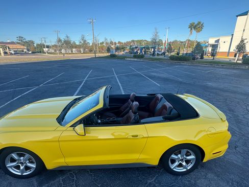 Used 2015 Ford Mustang Convertible image 6