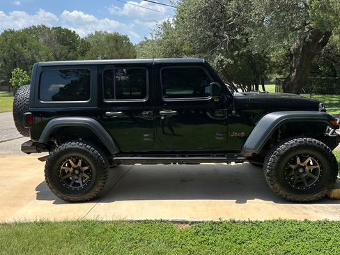 Used 2018 Jeep Wrangler Unlimited Sport S AWD/4WD image 10