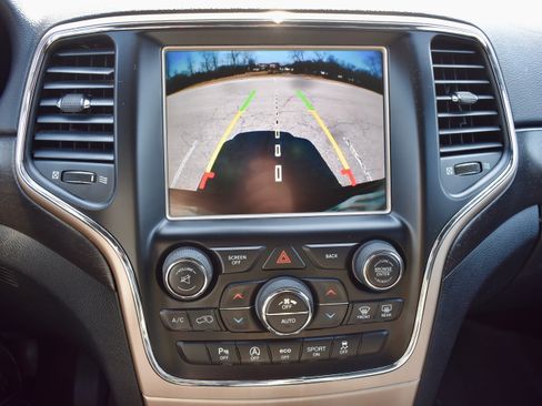 Used 2017 Jeep Grand Cherokee Laredo w/ Quick Order Package 23E image 18