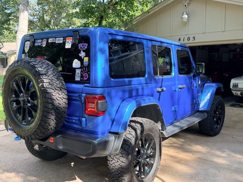 Used 2022 Jeep Wrangler Unlimited Sahara w/ Cold Weather Group AWD/4WD image 2