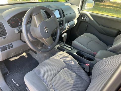 Used 2011 Nissan Frontier S RWD image 5