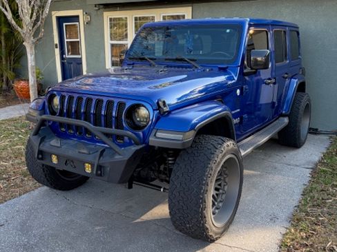 Used 2020 Jeep Wrangler Unlimited Sahara w/ Uconnect 4C Nav & Sound Group image 2