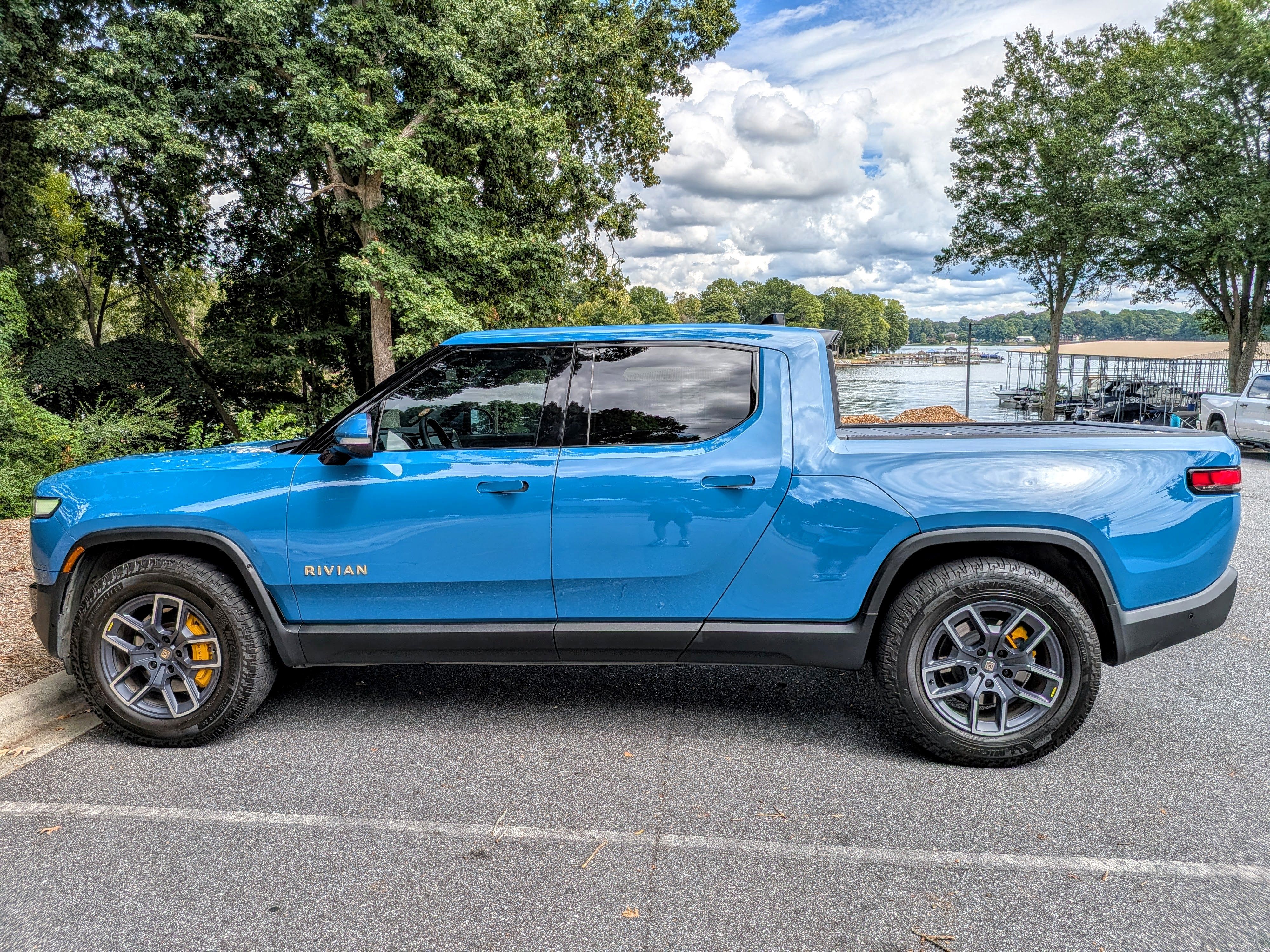 Used 2022 Rivian R1T Launch Edition AWD/4WD image 1
