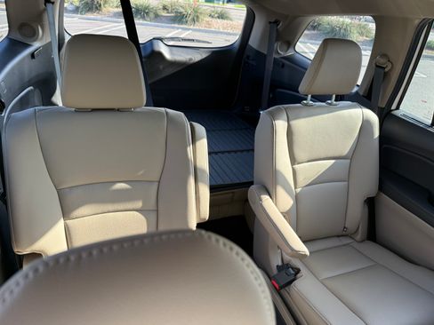 Used 2019 Honda Pilot Touring image 16