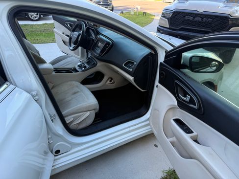 Used 2015 Chrysler 200 Limited w/ Convenience Group image 9